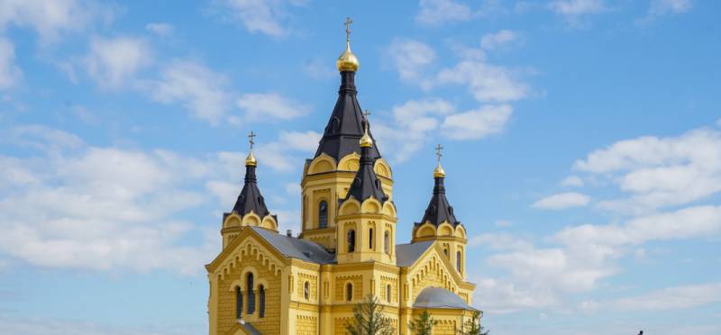 Митрополит Георгий совершил в кафедральном соборе Нижнего Новгорода Божественную литургию и молебен на начало учебного года