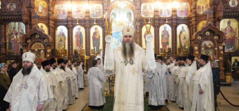Митрополит Георгий совершил Царские часы, Великую вечерню и Божественную литургию в Александро-Невском кафедральном соборе Нижнего Новгорода