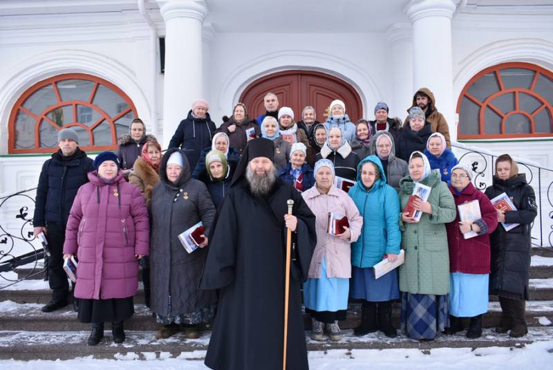 Награждение сотрудников Благовещенского монастыря памятным знаком