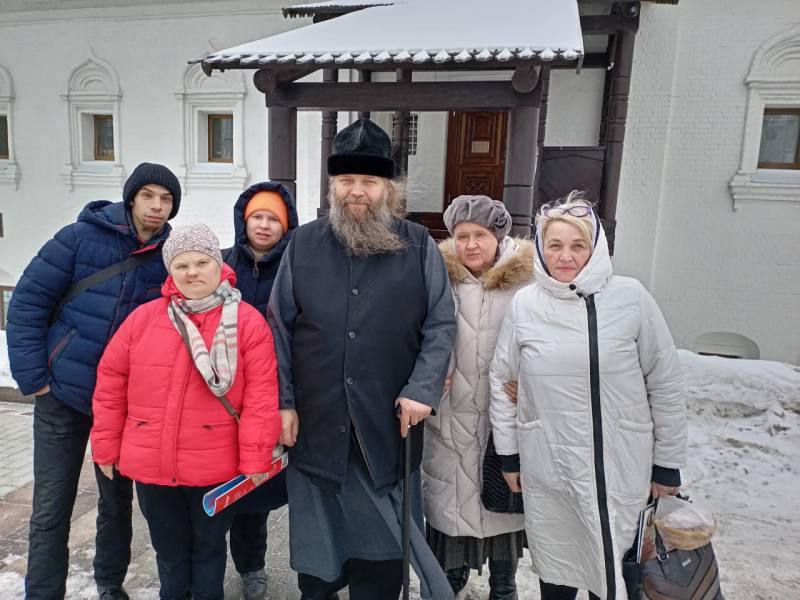 Благовещенский монастырь с экскурсией посетили воспитанники ОБО «Преодоление»