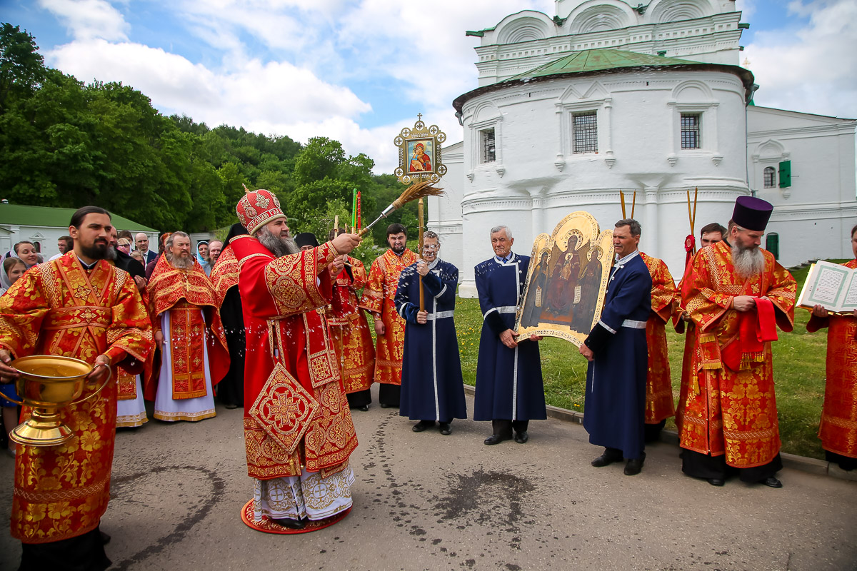 Погода вознесенское нижегородской. Иконы в Печерском Вознесенском монастыре. Вознесенск Нижегородская область. Печерская Божья Матерь в Нижнем Новгороде. Печерская икона Божией матери в Печерском монастыре Нижний Новгород.