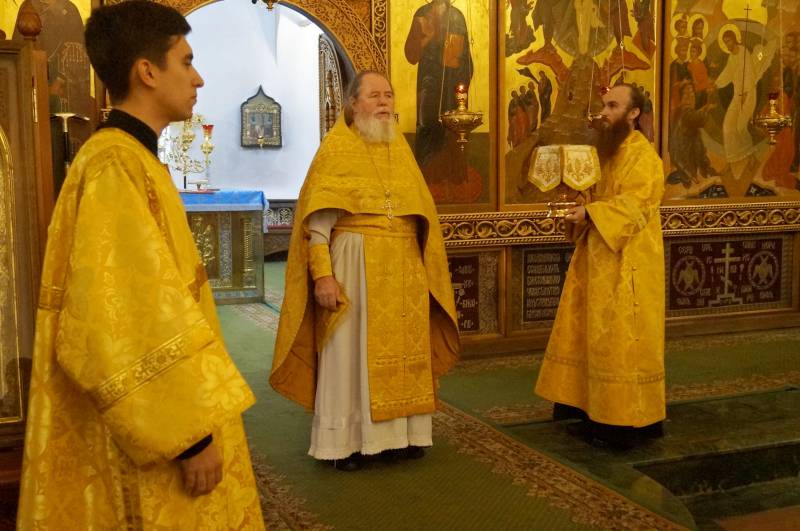 Воскресное Богослужение в день памяти священномученика Макария, епископа Балахнинского