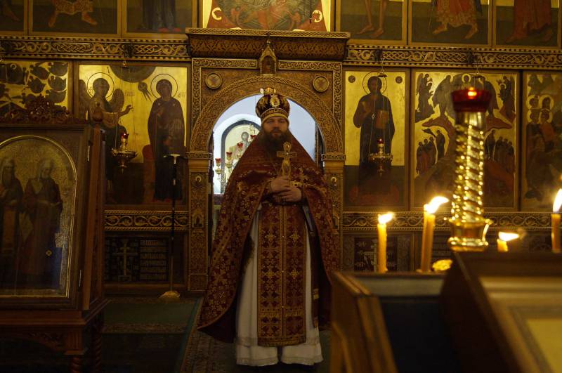 Божественная литургия в день памяти священномученика Александра еп. Лысковского, впоследствии архиеп. Семипалатинского