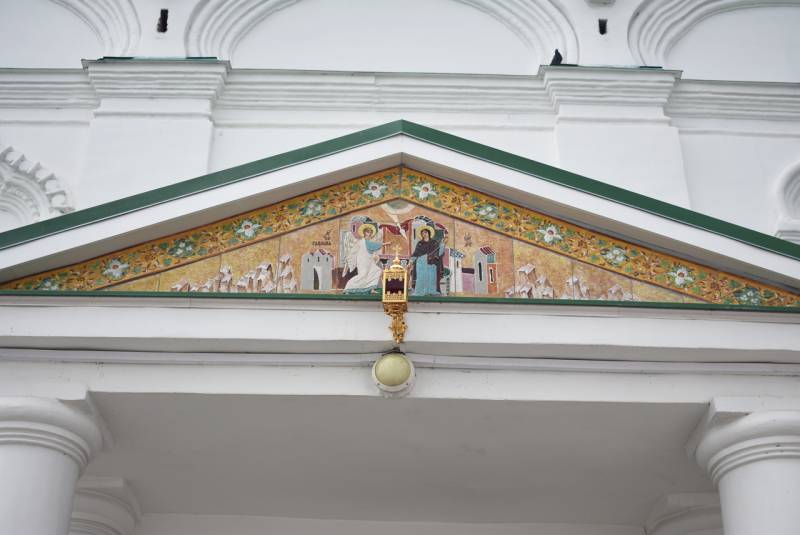 10.04.19 Реставрация фрески над центральным входом