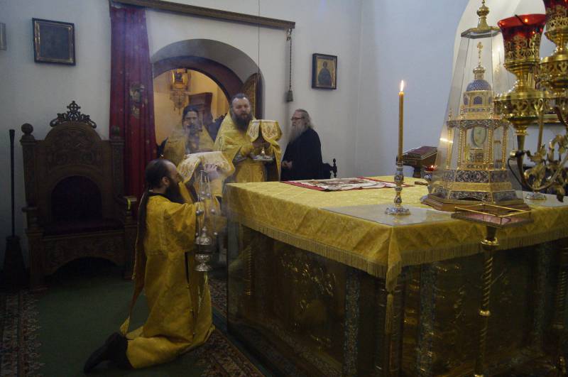 Божественная литургия в честь святителя Иллариона, митр. Суздальского, основателя Флорищевой пустыни