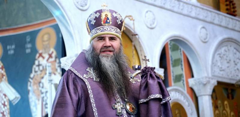 Глава Нижегородской митрополии совершил Божественную литургию и панихиду на подворье Дивеевского монастыря в Москве