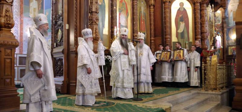 Митрополит Ташкентский и Узбекистанский Викентий совершил Божественную литургию в кафедральном соборе Нижнего Новгорода
