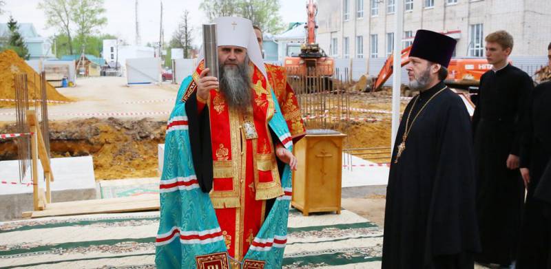 Митрополит Георгий совершил чин закладки Саровских врат в Свято-Троицком Серафимо-Дивеевском монастыре