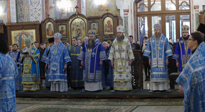 Митрополит Георгий совершил параклис Пресвятой Богородице и Божественную литургию в Александро-Невском кафедральном соборе Нижнего Новгорода