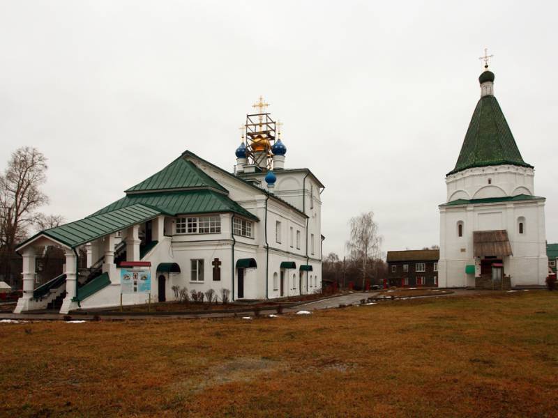 Рабочий визит архим. Александра (Лукина) в Покровский монастырь г. Балахна