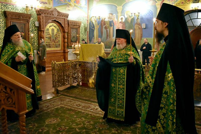 Полиелейная служба в канун дня памяти блж. Параскевы Дивеевской