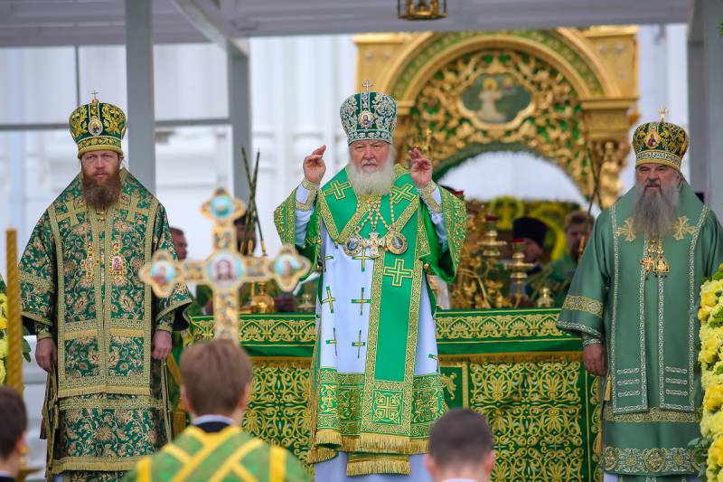 Святейший Патриарх Кирилл совершил Божественную литургию в Серафимо-Дивеевском монастыре