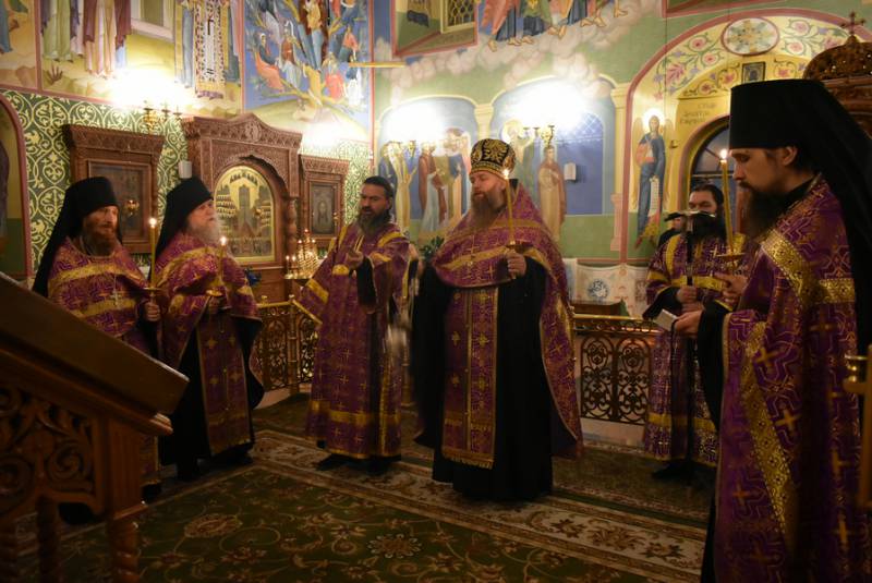 Полиелейная служба в канун дня памяти 8-ми Нижегородских священномучеников