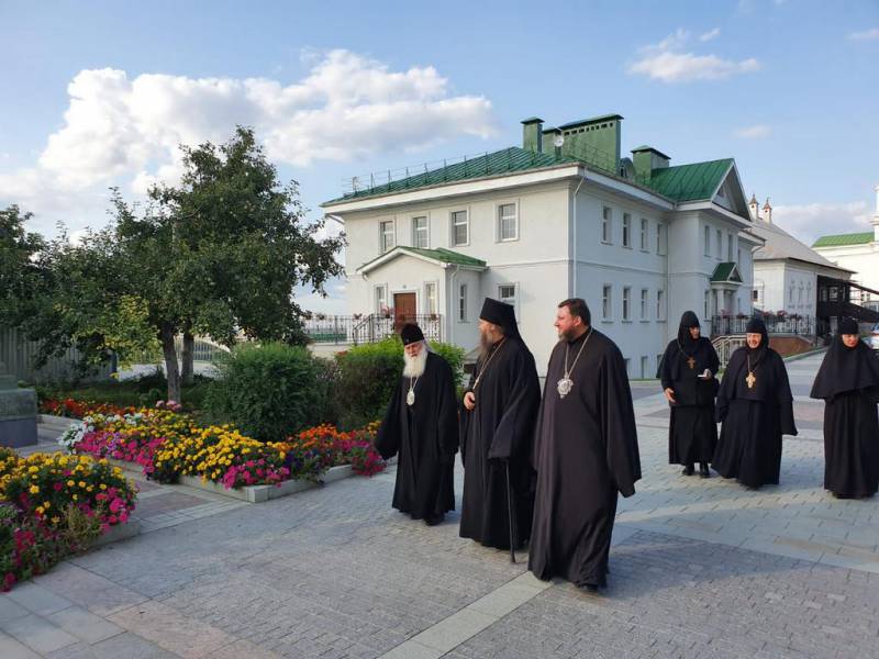 Митрополит Ташкентский и Узбекистанский Викентий посетил Благовещенский мужской монастырь