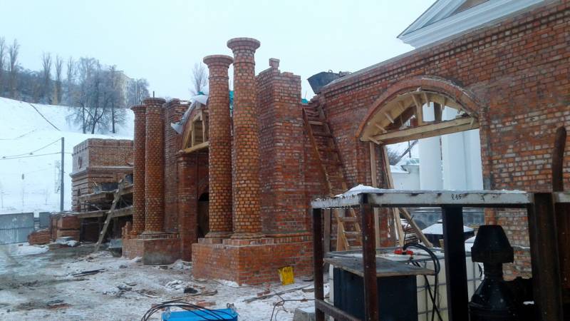 В обители ведутся работы по строительству восточной стены и Святых врат Благовещенского монастыря