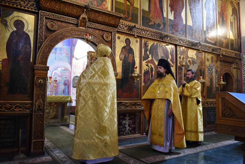 Литургия в 2-ю Неделю по Пятидесятнице, Всех святых, в земле Русской просиявших