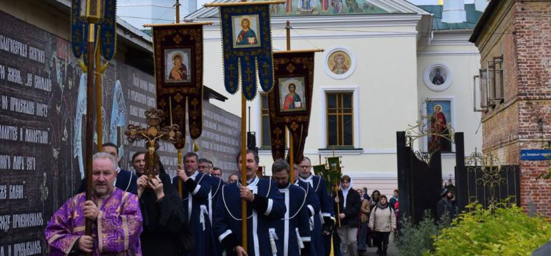 Состоялся крестный ход с иконой Божией Матери «Страстная» по трем монастырям Нижнего Новгорода