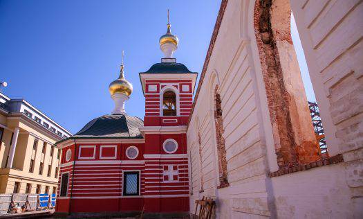 Митрополит Георгий осмотрел возрождаемую Никольскую домовую церковь при манеже в Нижегородском кремле