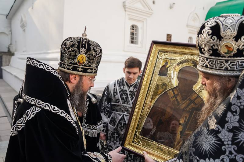 В Благовещенском монастыре Нижнего Новгорода торжественно встретили утраченную в годы гонений икону святителя Николая Чудотворца