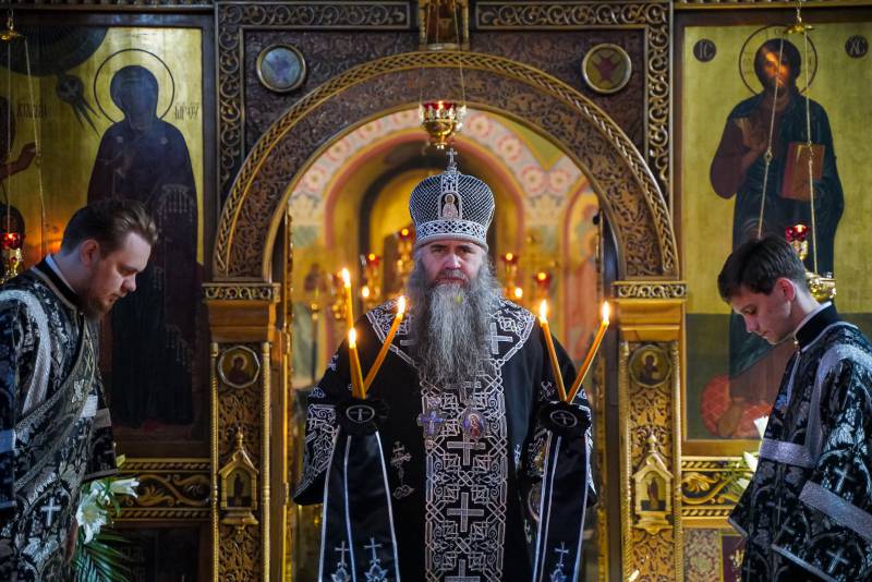 Митрополит Георгий возглавил литургию Преждеосвященных Даров в Благовещенском мужском монастыре Нижнего Новгорода