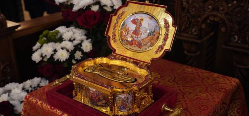 В Александро-Невском кафедральном соборе Нижнего Новгорода встретили ковчег с частицей мощей святого Георгия Победоносца