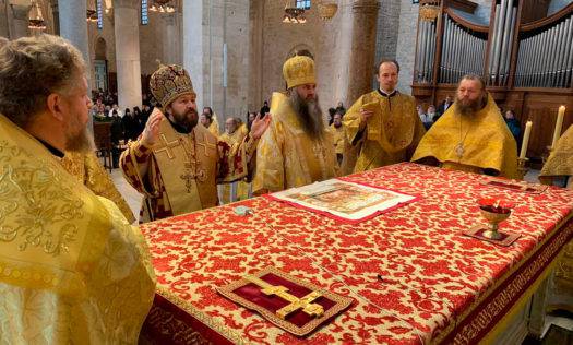 В праздник святителя Николая Чудотворца митрополит Волоколамский Иларион совершил Божественную литургию в Бари
