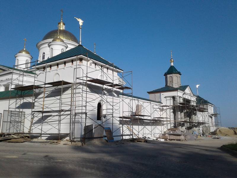 В обители ведутся работы по строительству северной стены и Святых врат Благовещенского монастыря