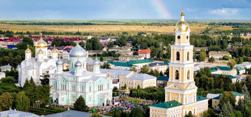 В день памяти преподобного Серафима Саровского в Свято-Троицком Серафимо-Дивеевском монастыре совершена праздничная Божественная литургия