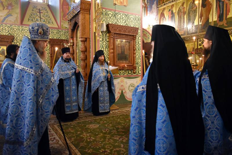 Полиелейная служба в канун дня памяти прп. Марфы Дивеевской