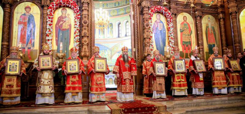 В день празднования 350-летия Нижегородской епархии сонм архиереев Русской Православной Церкви совершил Божественную литургию