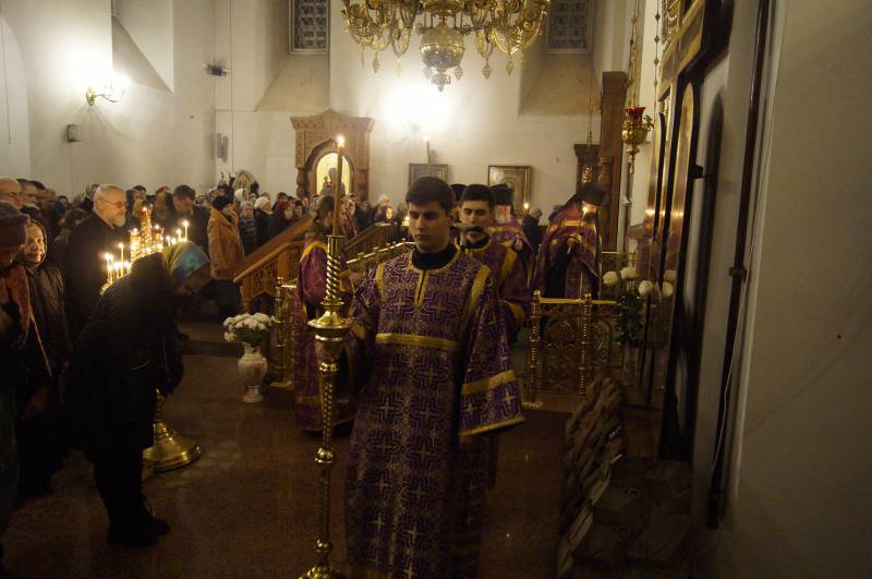 Всенощное бдение в честь воскресного дня и святителя Алексия, митрополита Московского