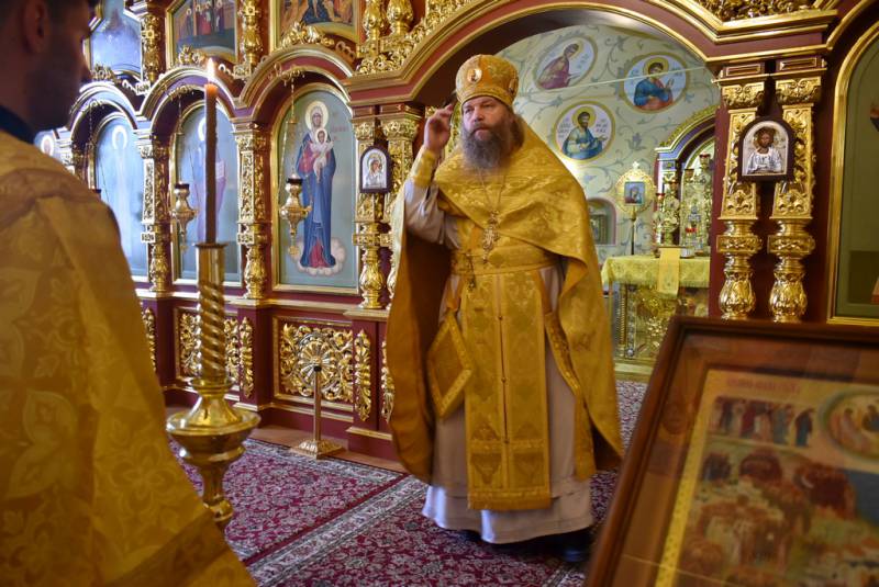 Литургия в 2-ю Неделю по Пятидесятнице, Всех русских святых
