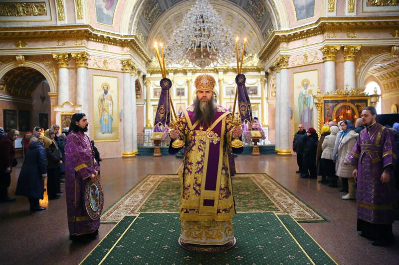 Митрополит Георгий совершил литургию Преждеосвященных Даров в Спасском Староярмарочном соборе Нижнего Новгорода