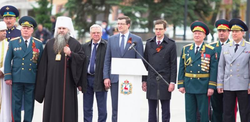 В День Победы глава Нижегородской митрополии присутствовал на параде в Нижнем Новгороде