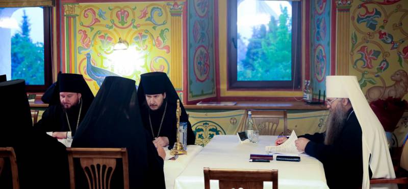 В Свято-Троицком Макарьевском Желтоводском монастыре прошло заседание Архиерейского совета Нижегородской митрополии