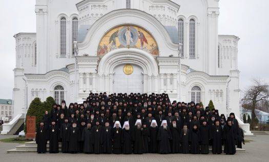Митрополит Георгий возглавил Божественную литургию в Свято-Троицком Серафимо-Дивеевском монастыре