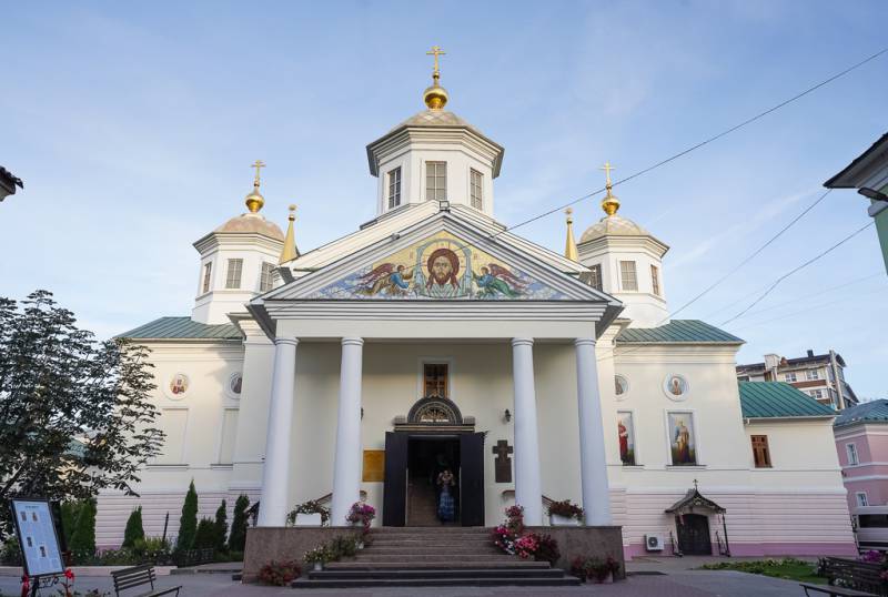 Глава Нижегородской митрополии совершил всенощное бдение в Крестовоздвиженском монастыре Нижнего Новгорода