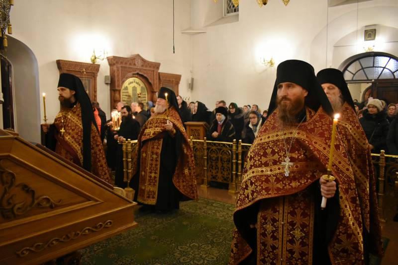 Всенощное бдение в честь воскресного дня и собора новомучеников и исповедников Церкви Русской