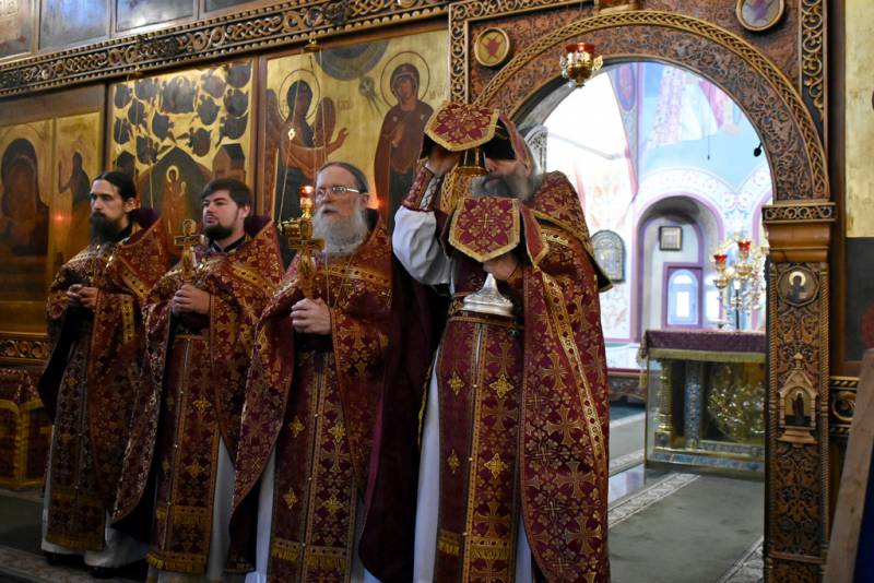 Литургия в праздник Усекновения главы Иоанна Предтечи