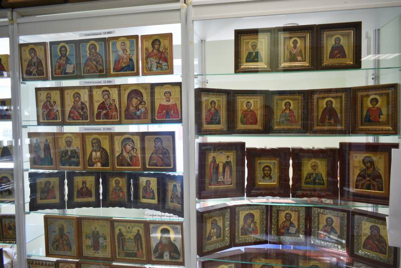 В монастырской лавке в продаже имеются рукописные иконы нашей мастерской