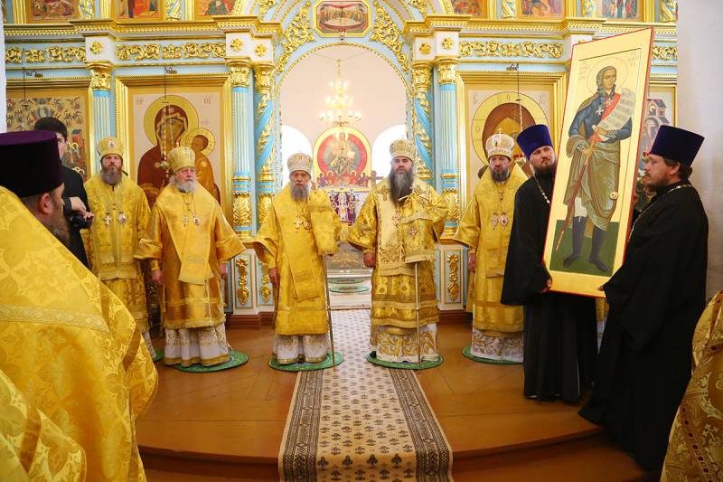 Нижегородской епархии передана в дар икона святого праведного воина Феодора Ушакова с частицей мощей
