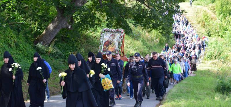 В Нижнем Новгороде состоялся крестный ход с иконой Божией Матери «Страстная»