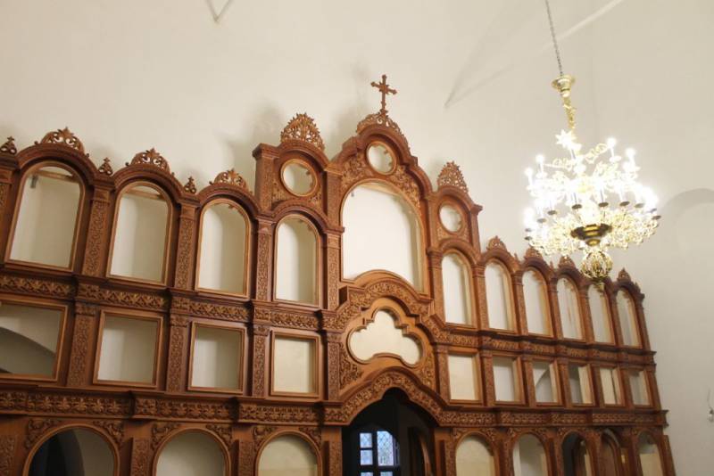 В Покровском храме монастыря начаты работы по установке иконостаса
