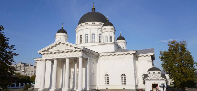 В день 100-летия со дня рождения митрополита Николая (Кутепова) в Спасском Староярмарочном соборе совершено архиерейское богослужение