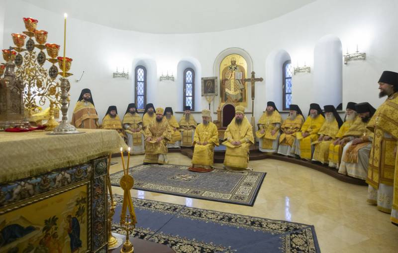 Литургия в Зачатьевском женском монастыре в Москве