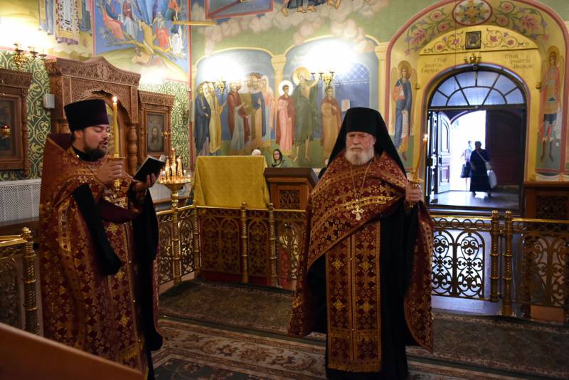 Полиелейная служба в канун дня памяти сщмч. Михаила пресвитера и с ним 28-ми мучеников