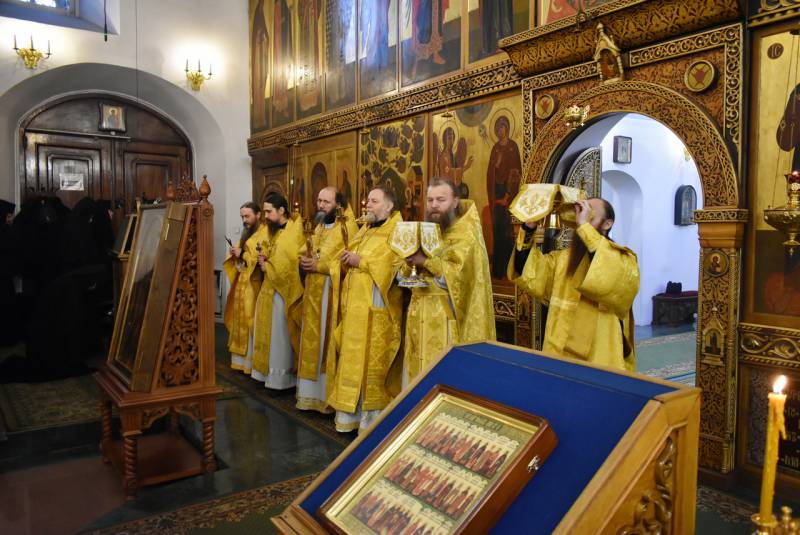 Соборная Литургия в Благовещенском соборе монастыря