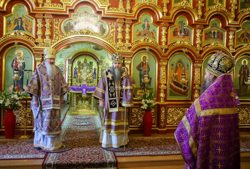 Митрополит Георгий возглавил Божественную литургию в Успенском храме Благовещенского монастыря Нижнего Новгорода