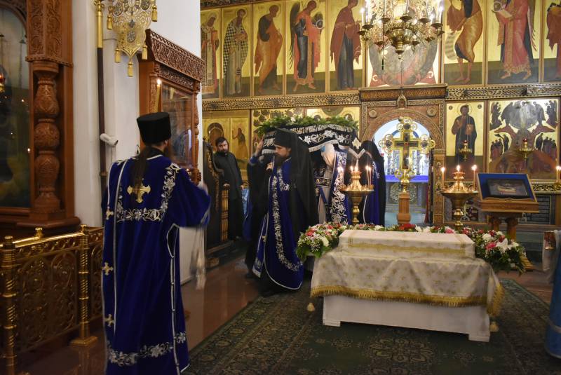 Всенощное бдение с чином погребения плащаницы Божией Матери