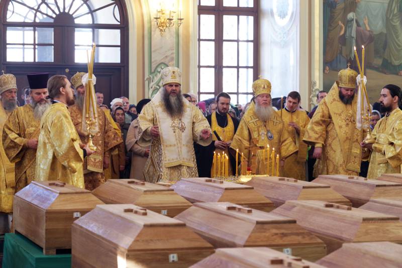 Перезахоронение останков братии Саровской обители и монашеская конференция в Дивеевском монастыре